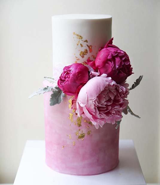 Bright Wedding Cake Idea for a Spring Wedding 
