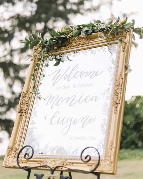 יְצִירָתִי Welcome Mirror Wedding Sign