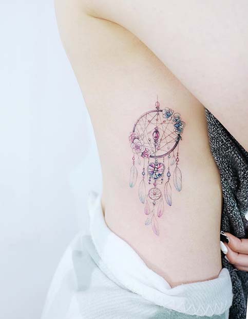 Skön Dream Catcher Tattoo with Gems and Flowers