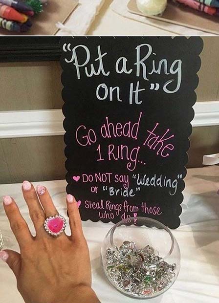 डाल a Ring On It Bridal Shower Game