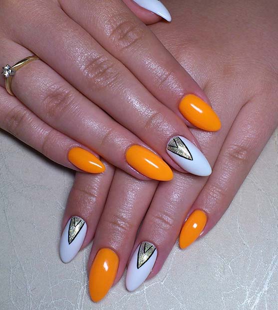 טרנדי Triangular Design for Summer Nails Idea
