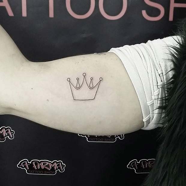 ง่าย Black Ink Crown Tattoo Idea for Women