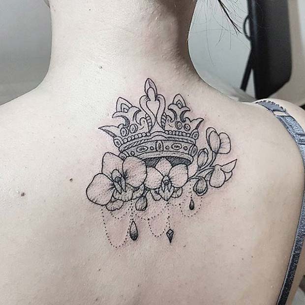ดอกไม้ Crown Back Tattoo Idea for Women
