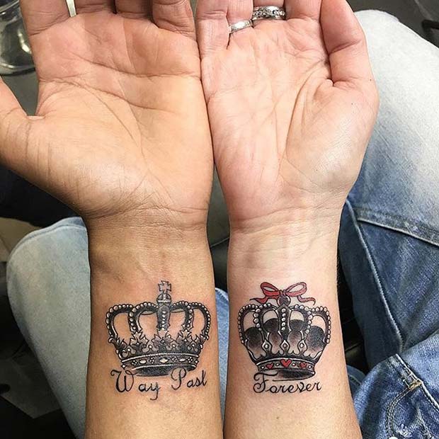 Матцхинг Crown Tattoo Idea for Women