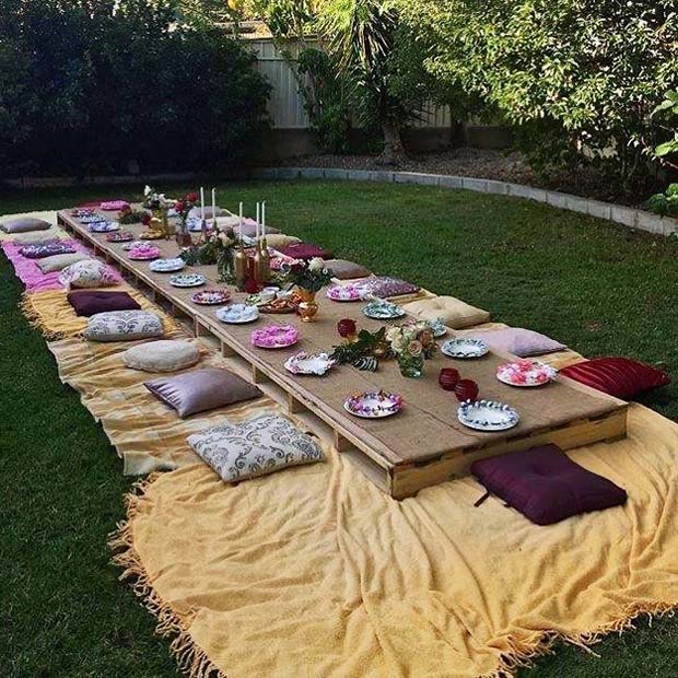 bohemisk Wedding Outdoor Seating Idea