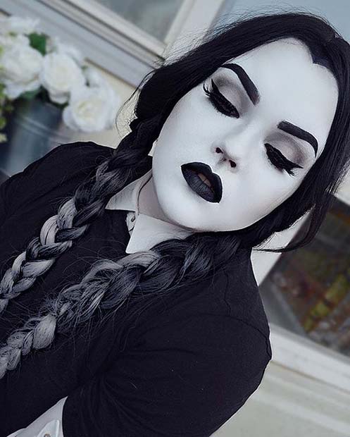 बुधवार Addams for Easy, Last-Minute Halloween Makeup Looks