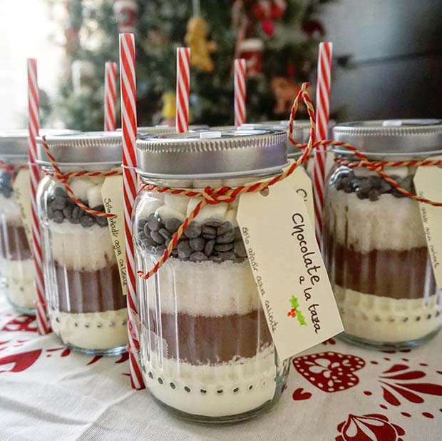 vruće Chocolate in a Jar for DIY Christmas Gift Ideas