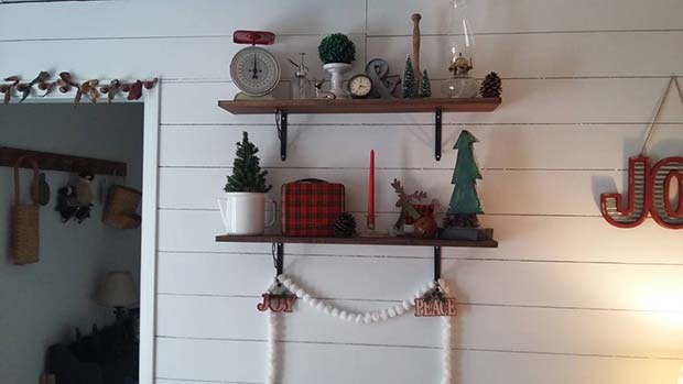 Rustik Farmhouse Style Christmas Shelves for Farmhouse Inspired Christmas Decor