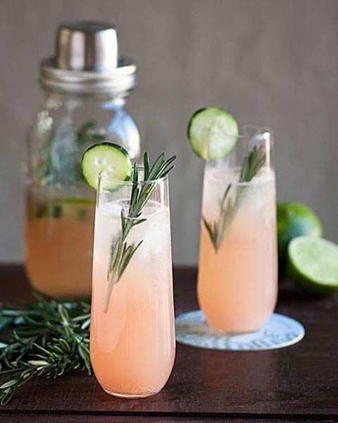 Grapefruit and Rosemary Fizz Fruity Summer Cocktail Idea for Women