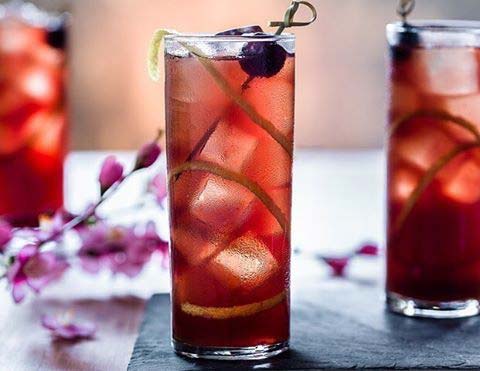 ที่ทำให้แข็ง Tea and Cherry Bomb Whiskey Fruity Summer Cocktail Idea for Women
