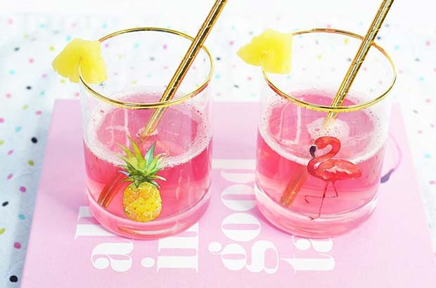 ทรอปิคอล Pink Mimosa Fruity Summer Cocktail Idea for Women