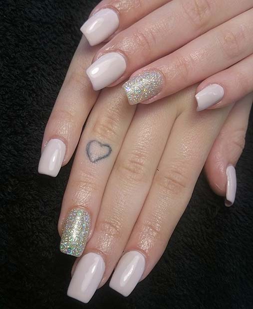 Lång Nail Manicure with Silver Glitter Accent Nail for Glitter Nail Design Idea