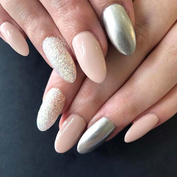 गुलाबी, Silver and Glitter Manicure for Glitter Nail Design Idea