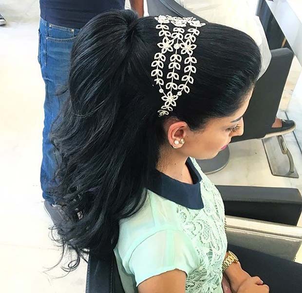 Elegáns Half Up Hair with Headpiece for Wedding Hair Idea