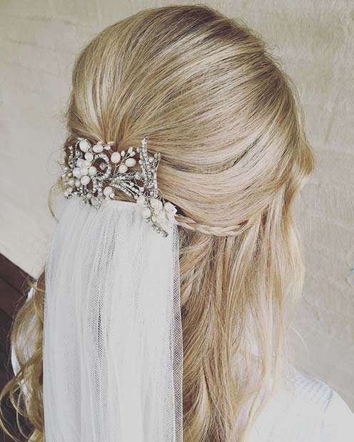 Dalgalı Half Up Hair with Braids and Veil Wedding Hair Idea