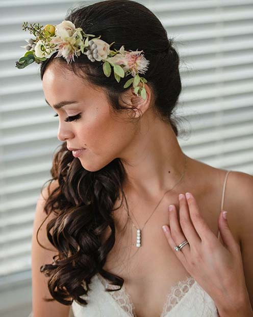 böjt Half Up Hair with Floral Crown for Wedding Hair Idea