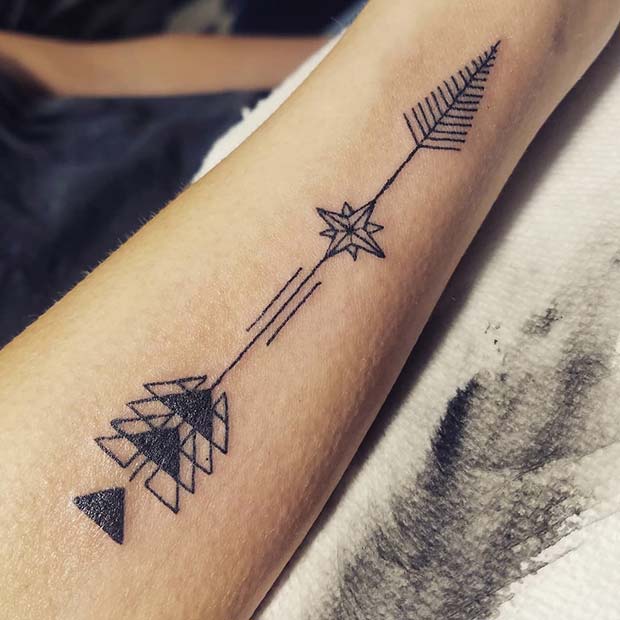 Geometrisk Arrow Tattoo Design