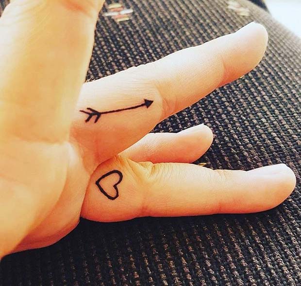 อินเทรนด์ Arrow Finger Tattoo Idea