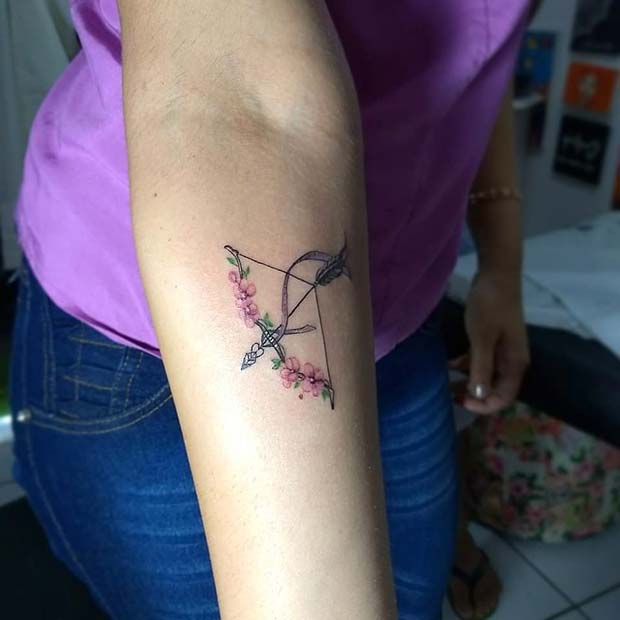ดอกไม้ Bow and Arrow Tattoo Design