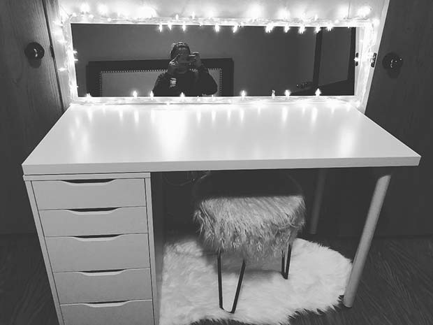 פָּשׁוּט Ikea Vanity Table with Lights