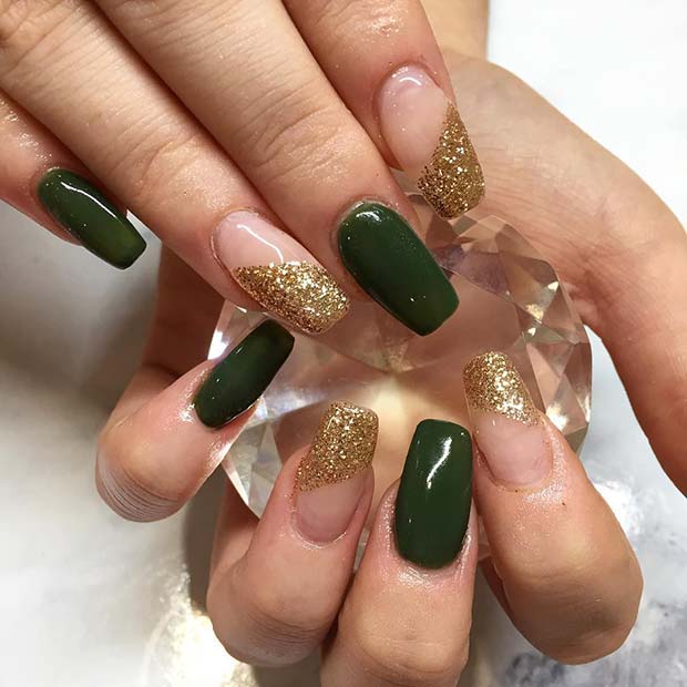 Kış Green and Gold Glitter Nails for Winter Nail Ideas