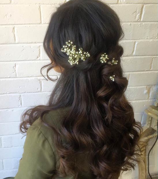 सरल Half Up Wedding Hairstyle with Baby's Breath