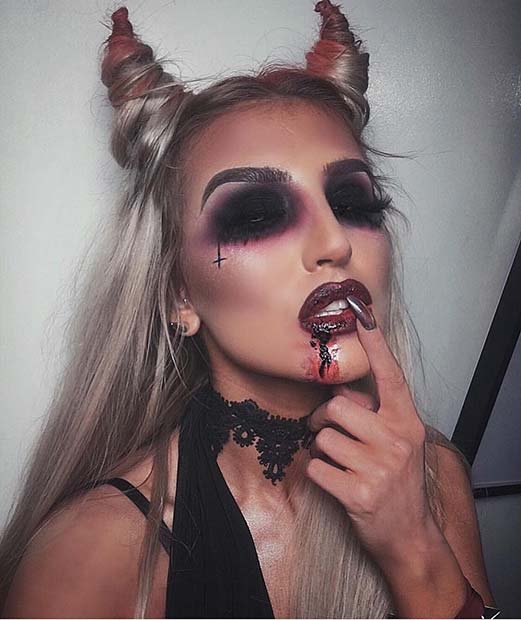 Страшно Devil Halloween Makeup and Hair