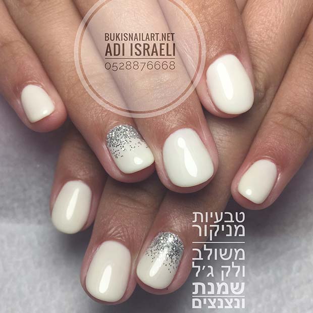 Суптилно Silver Glitter Manicure for Simple Yet Eye-Catching Nail Designs