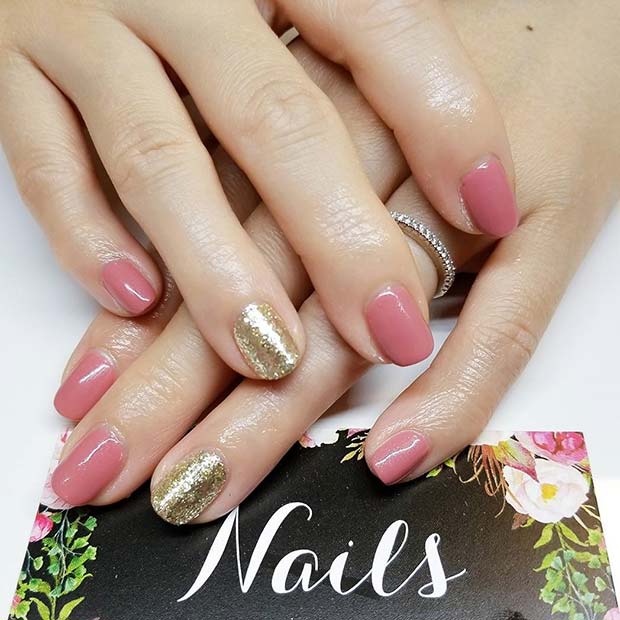 गुलाबी and Glitter Nails for Simple Yet Eye-Catching Nail Designs