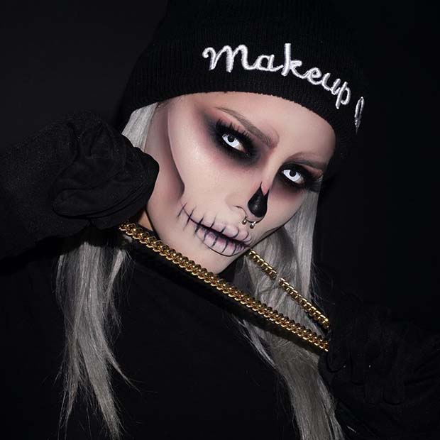 מַפְחִיד Skeleton Halloween Makeup Idea for Women