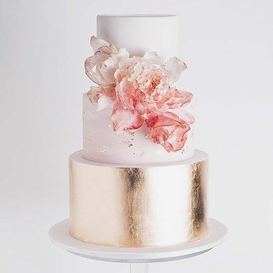 नाज़ुक Pink and Gold Wedding Cake