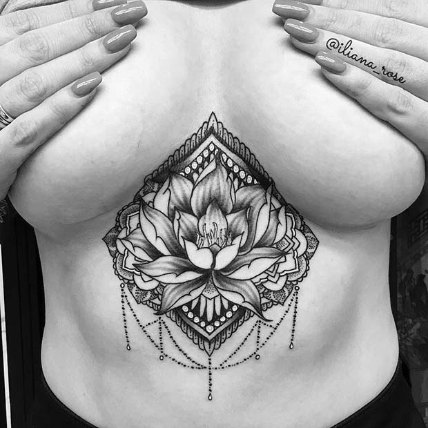 Çarpıcı Lotus Sternum Tattoo