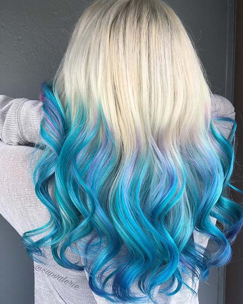 בְּלוֹנדִינִית to Blue Ombre Hair Idea