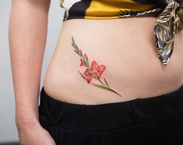 canlı Floral Hip Tattoo