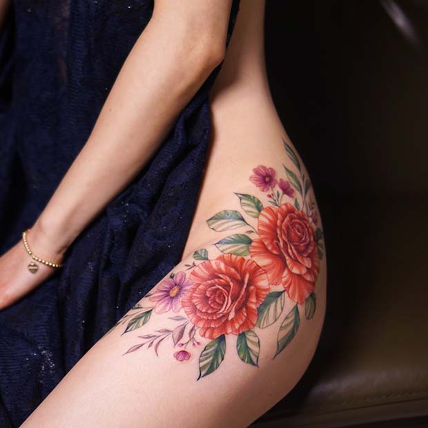 Елегантно Floral Hip Tattoo Idea