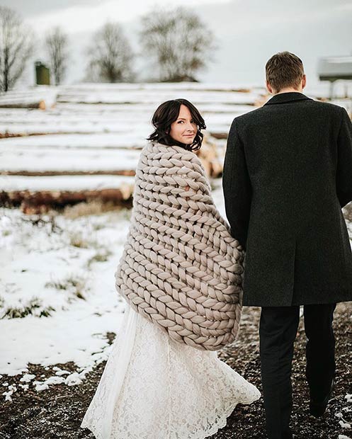 צ'אנקי Wool Blanket Winter Wedding Photography