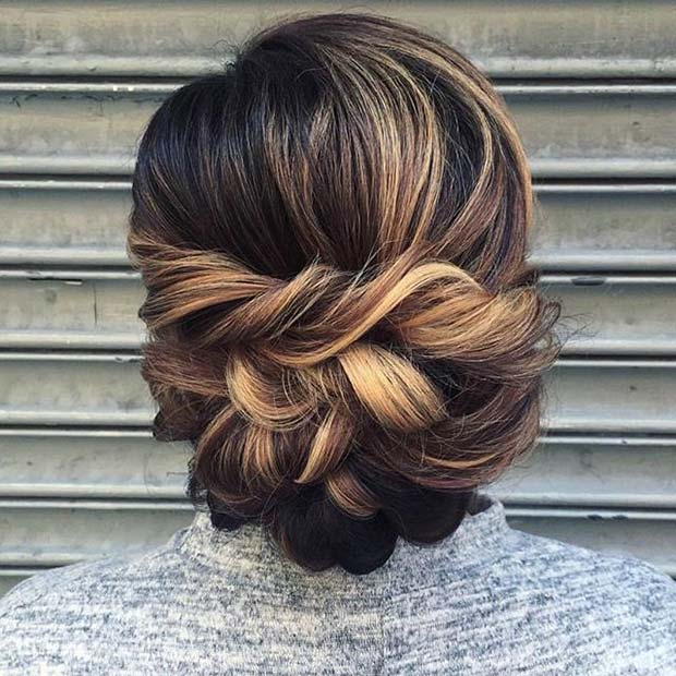 शिष्ट Twisted Updo 