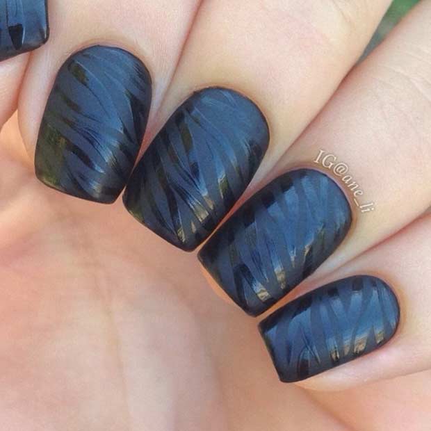 สีดำ Matte and Glossy Zebra Nails