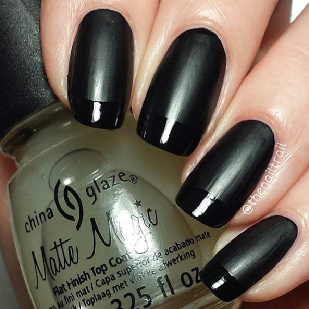 Svart Matte and Glossy French Tip Nails