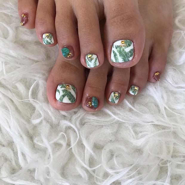 Zöld and White Leaves Toe Nail Design