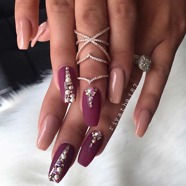 मैट Burgundy and Nude Coffin Nails