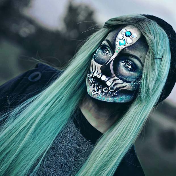 גָבִישׁ Skull for Mind-Blowing Halloween Makeup Looks