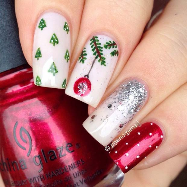 Баубле and Trees Christmas Nails