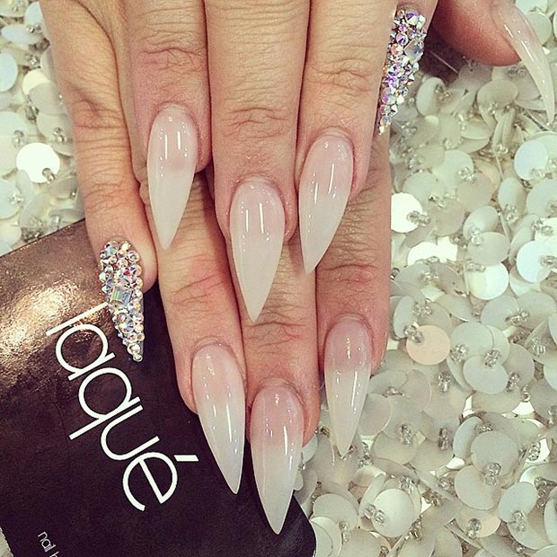 Nud Stiletto Nails Pinkie Accent Nail