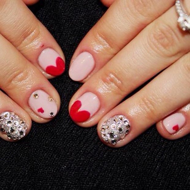 Једноставно Heart Nail Design for Short Nails 