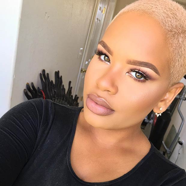 Кратак Natural Blonde Haircut for Black Women