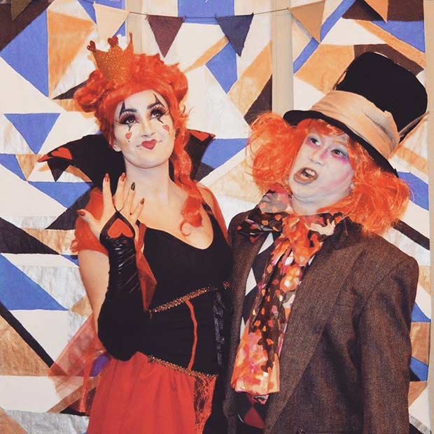 אליס in Wonderland Couples Halloween Costume Idea