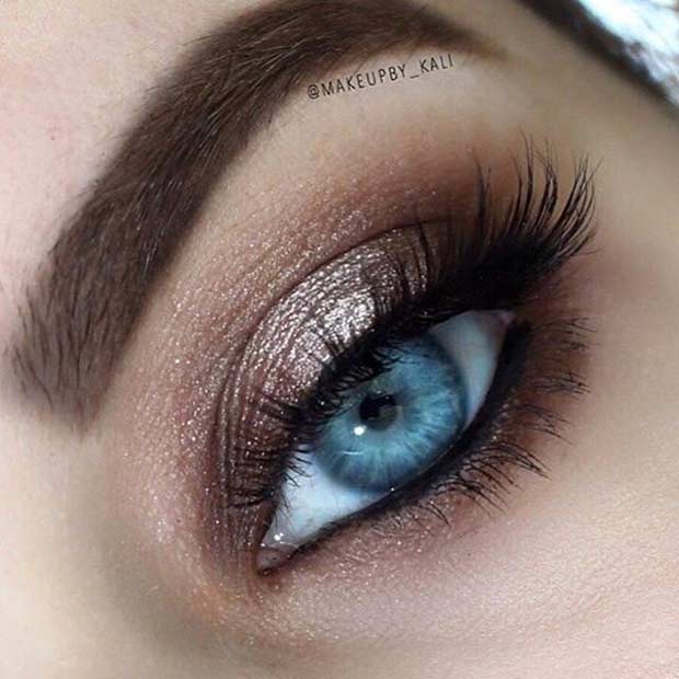 Једноставно Eye Makeup Look for Blue Eyes