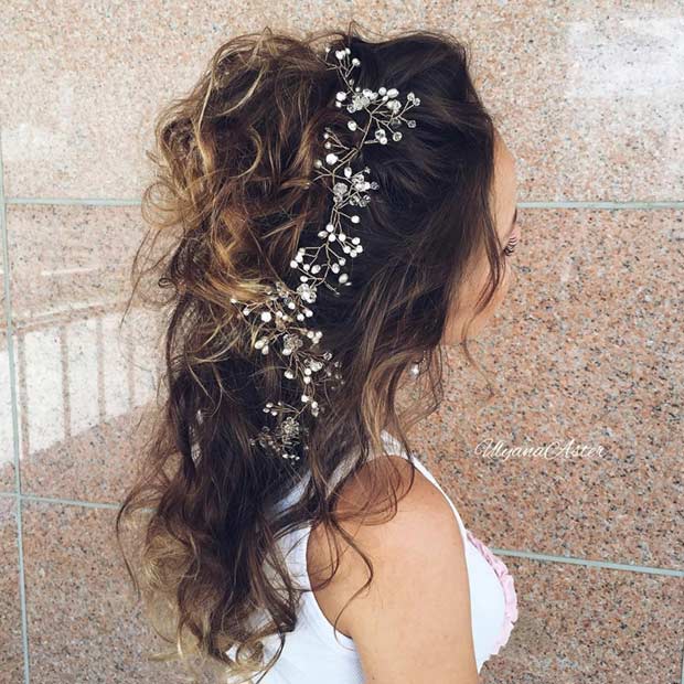 Дуго Curly and Messy Half Updo for Bridesmaids