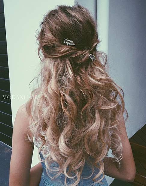 Lätt Long Curly Hairstyle for Bridesmaids
